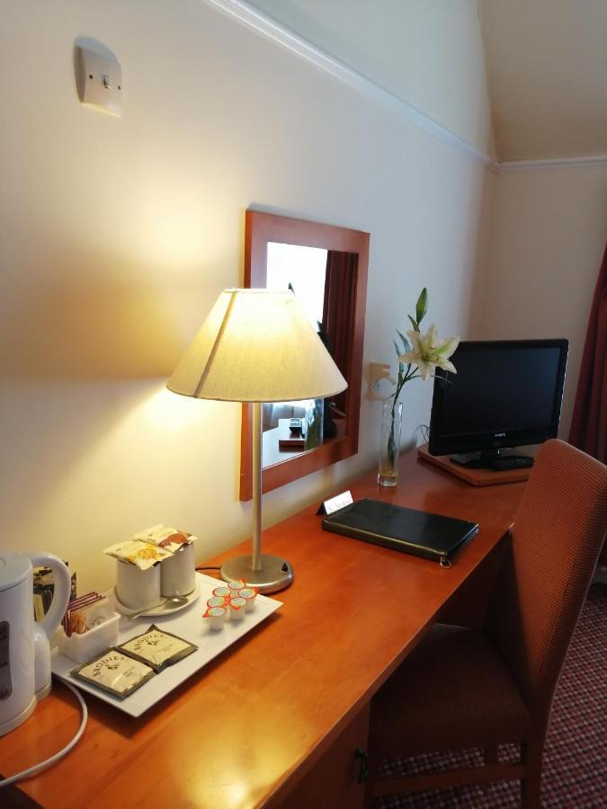 The Tudor Hotel Eastcote Esterno foto