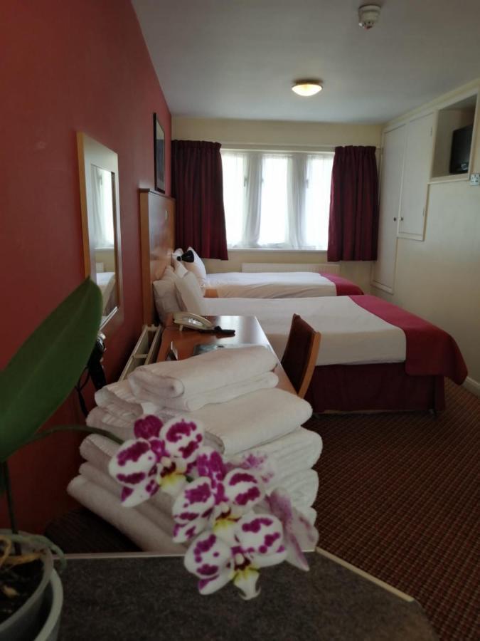 The Tudor Hotel Eastcote Esterno foto
