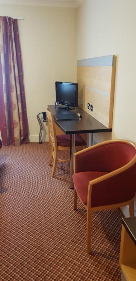The Tudor Hotel Eastcote Esterno foto