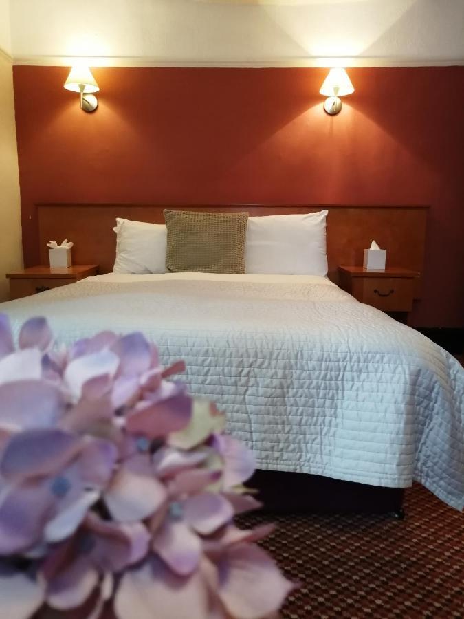 The Tudor Hotel Eastcote Esterno foto