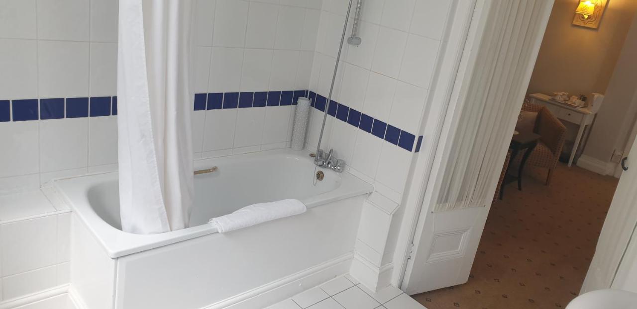 The Tudor Hotel Eastcote Esterno foto