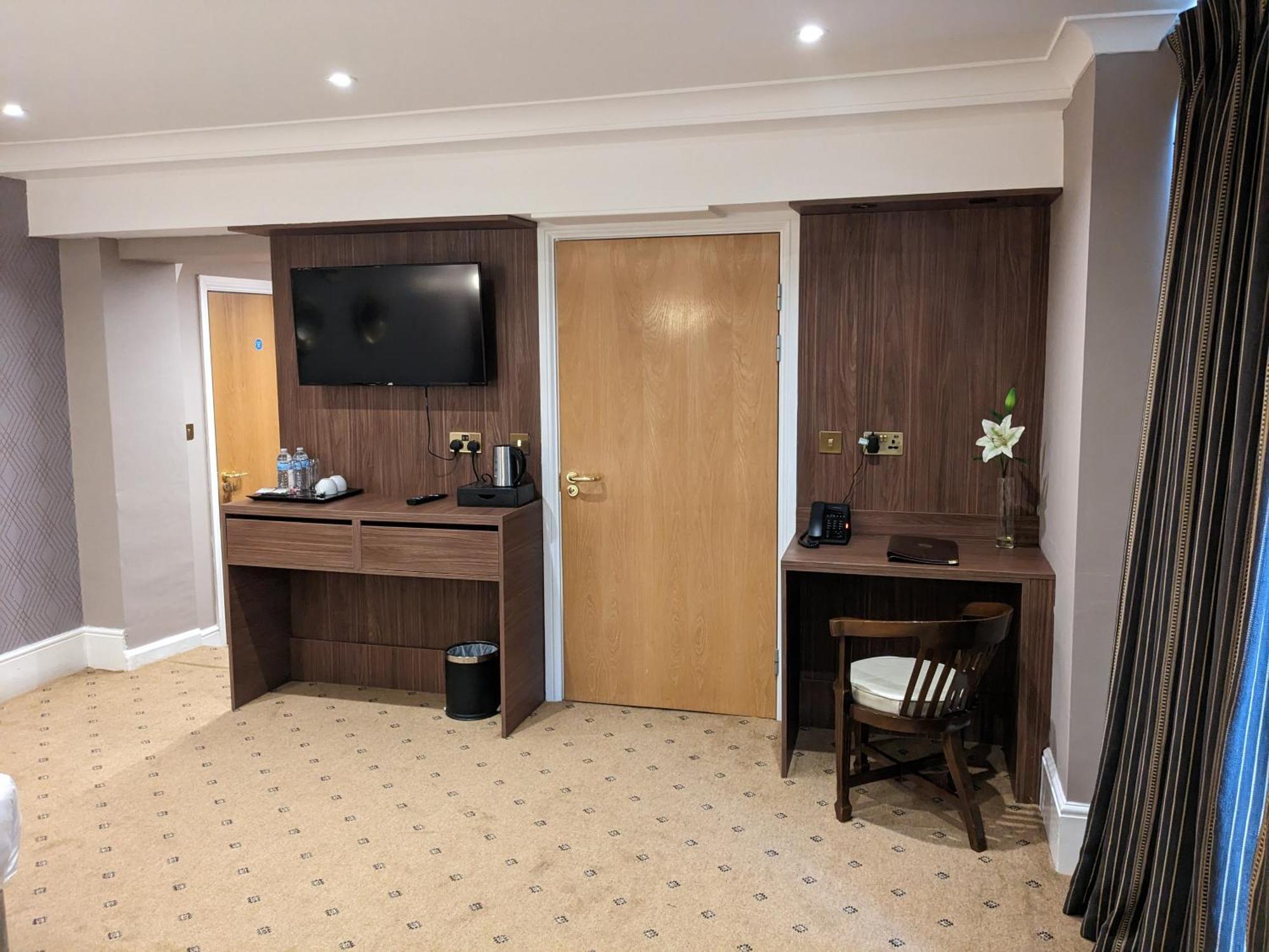 The Tudor Hotel Eastcote Esterno foto